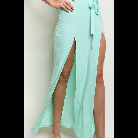 ❌DONATED❌Mint Green Shoulder Cut Out Maxi Dress With High Slits - Picture 2 of 9